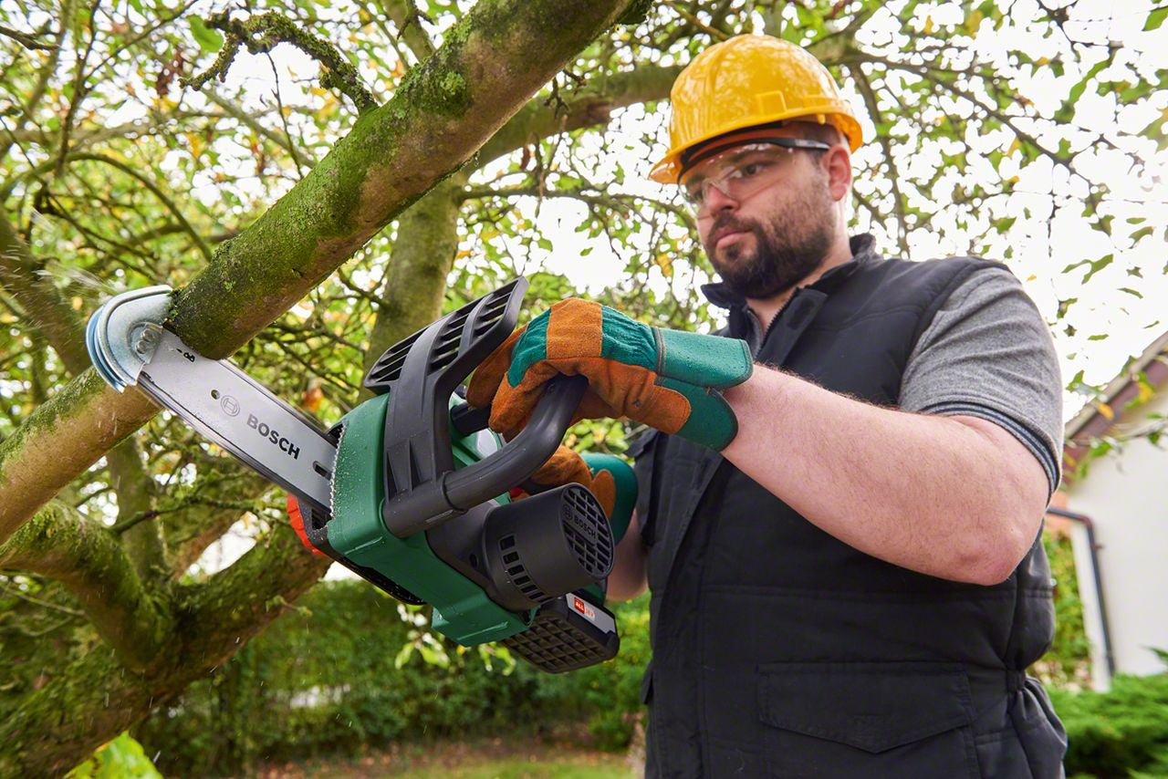 Bosch - UniversalChain 18 Cordless Chainsaw