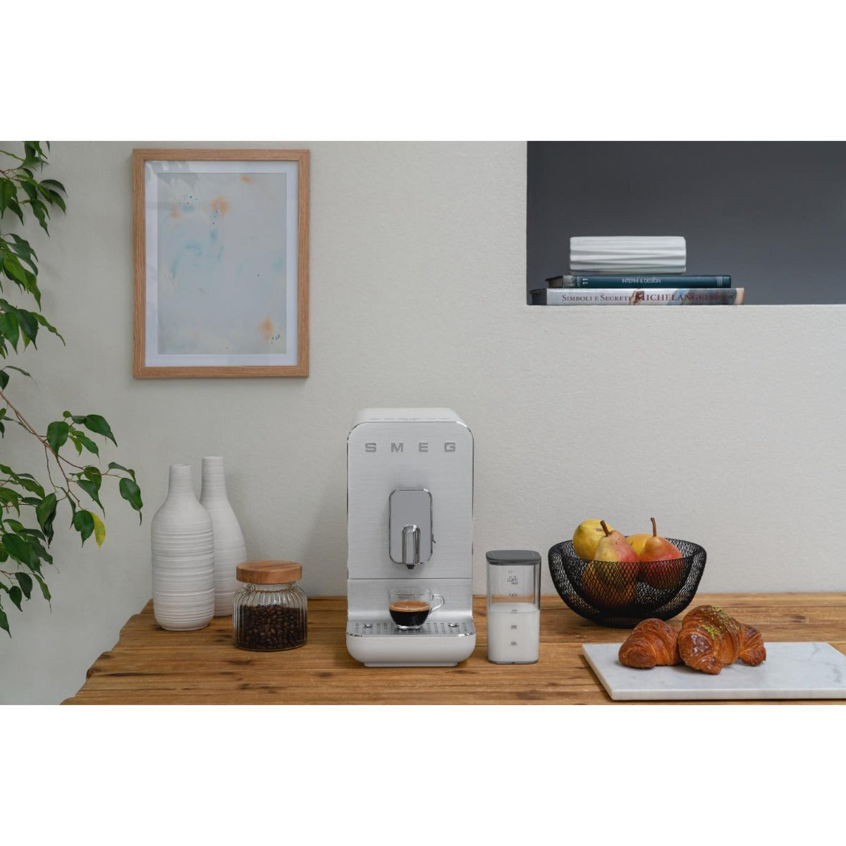 Smeg - Bean to Cup Coffee Machine w Milk Steam - White Matt