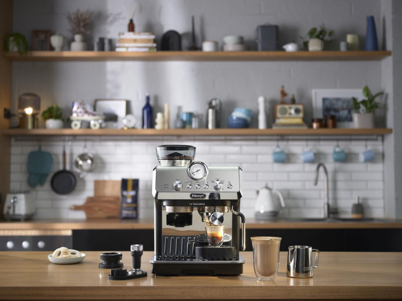 Delonghi - La Specialista Arte Manual Pump Coffee Machine