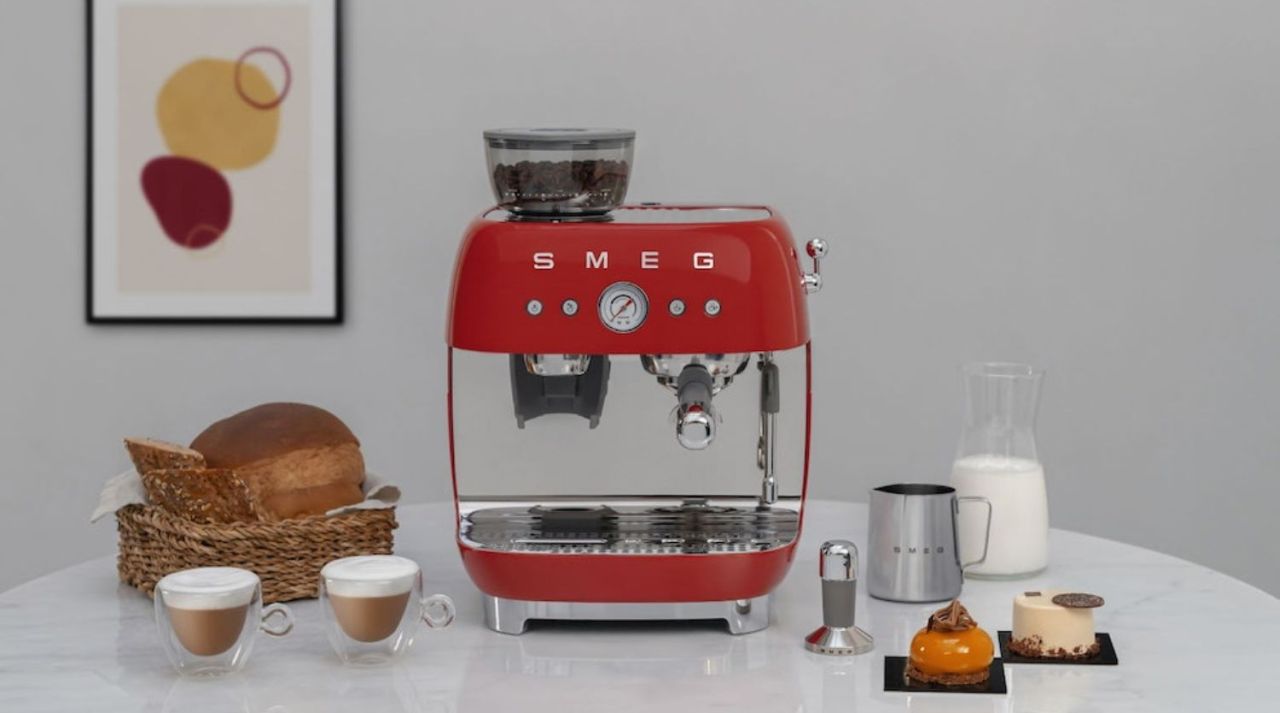 Smeg - Espresso Coffee Machine with Grinder - Red