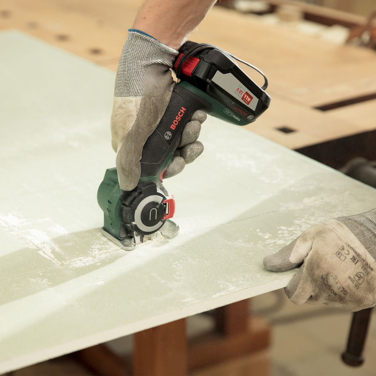 Bosch - Cordless NanoBlade Saw AdvancedCut18 (Without Battery, 18 Volt) - Wholesales Supply