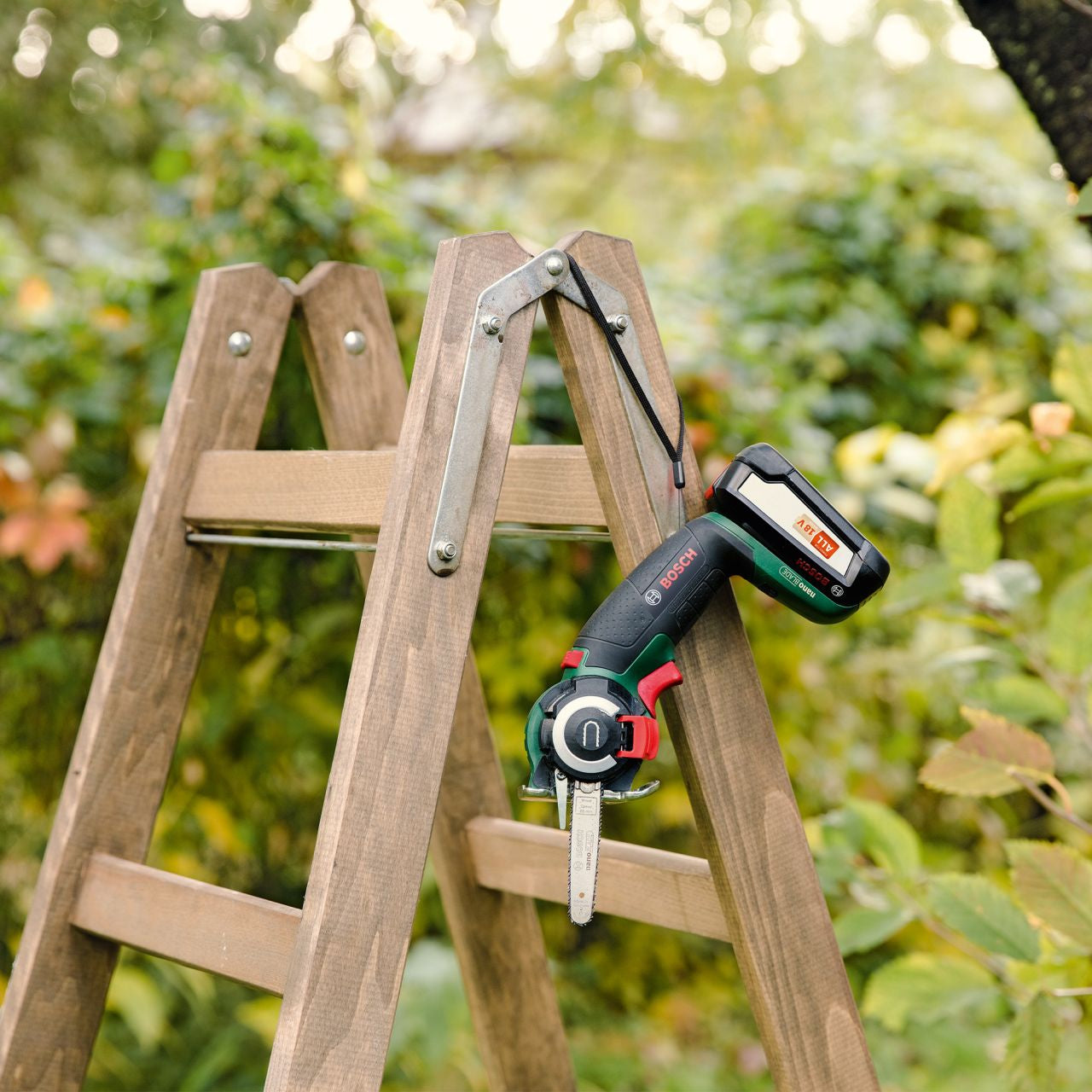 Bosch - Cordless NanoBlade Saw AdvancedCut18 (Without Battery, 18 Volt) - Wholesales Supply