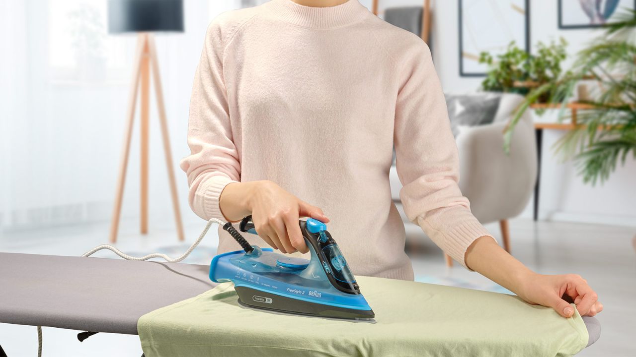 Braun - FreeStyle 3 Steam iron - Wholesales Supply