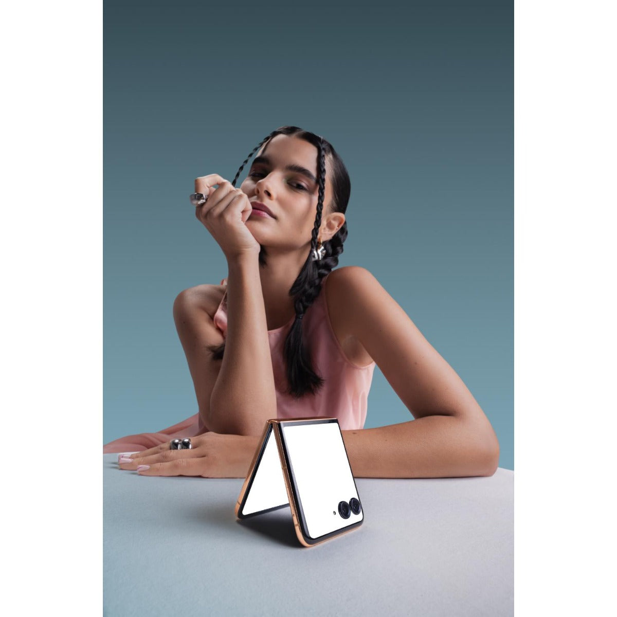 Motorola - Moto RAZR 50 Ultra 5G 512GB Peach - Wholesales Supply