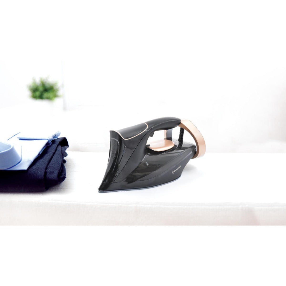 Westinghouse - 2200W Steam Iron - Black/Gold - Wholesales Supply