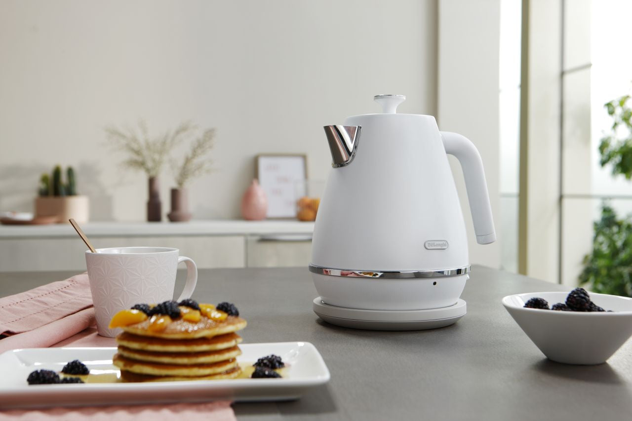 Delonghi - Distinta Moments 1.7L Kettle Sunshine White