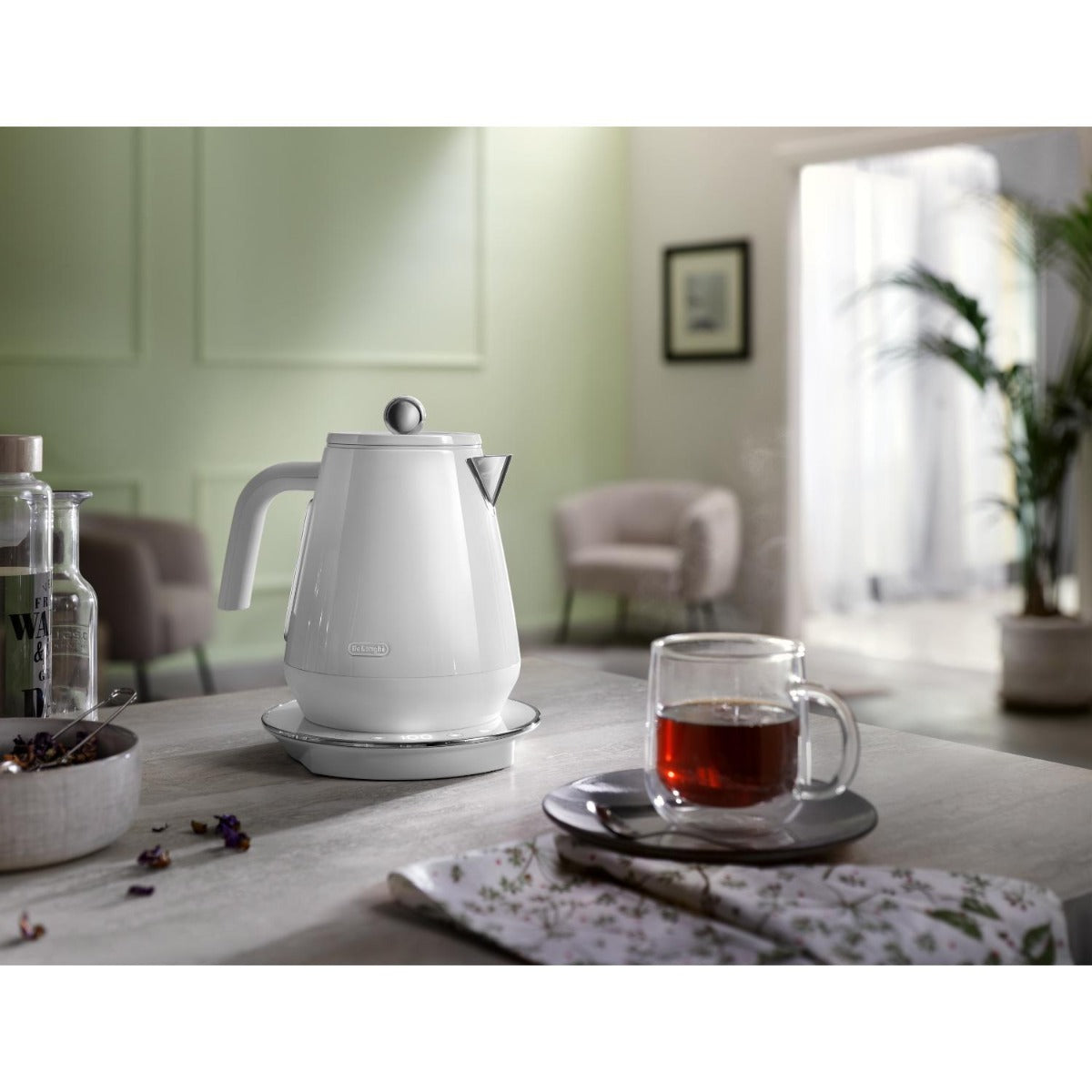Delonghi - Eclettica 1.7L Kettle - Whimsical White