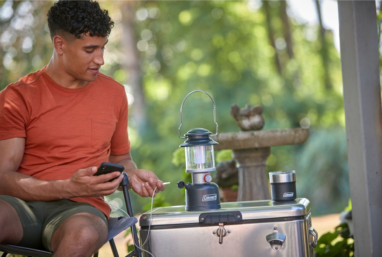 Coleman - Classic Rechargeable 800 Lumens LED Lantern