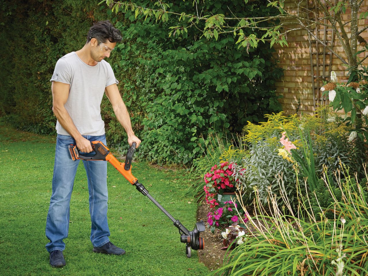 Black & Decker - 280mm 18V Lithium-ion Cordless Strimmer Grass Trimmer - Orange