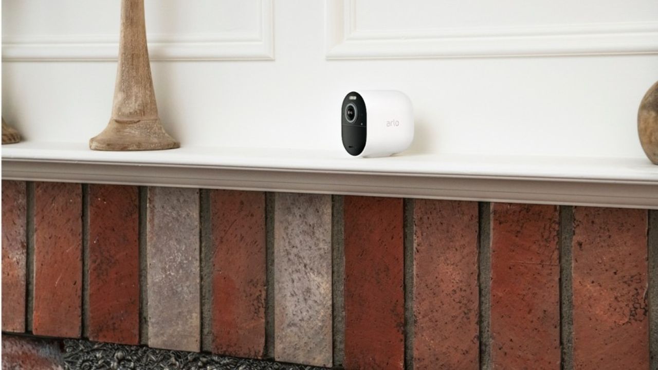 Arlo Ultra 2 Spotlight Camera - 4K UHD & HDR - 3 camera system