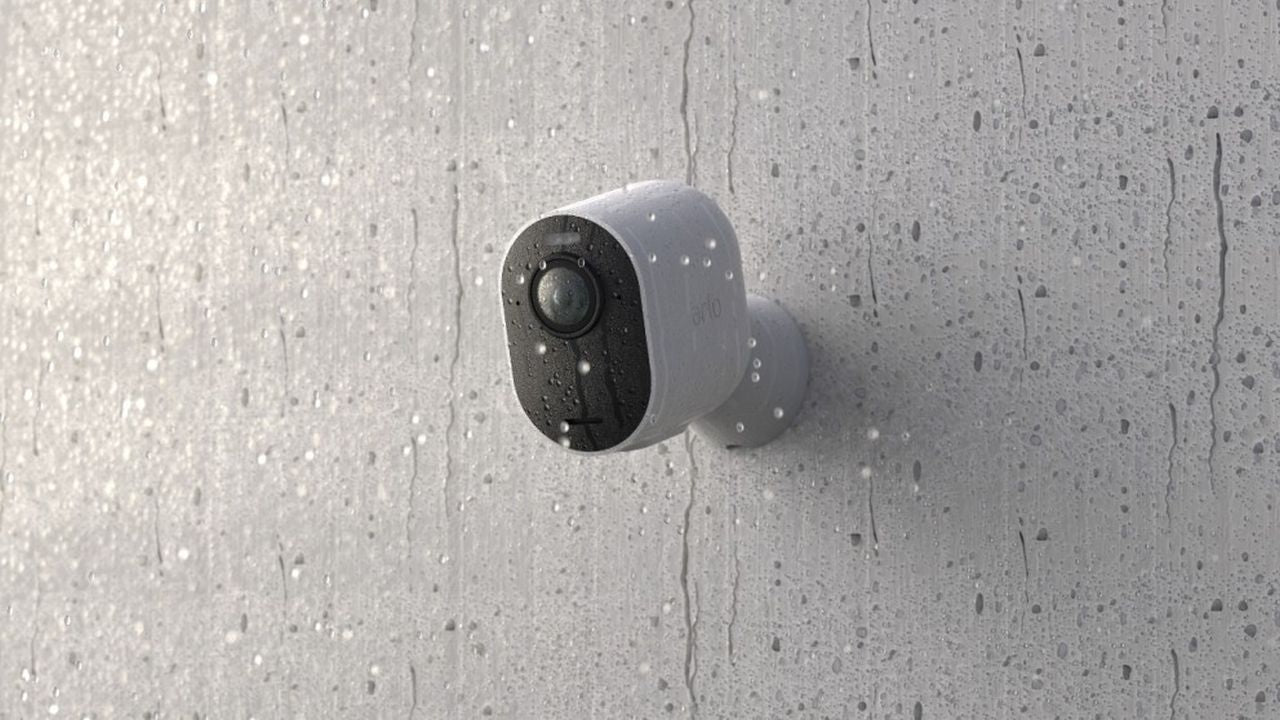 Arlo Ultra 2 Spotlight Camera - 4K UHD & HDR - 3 camera system