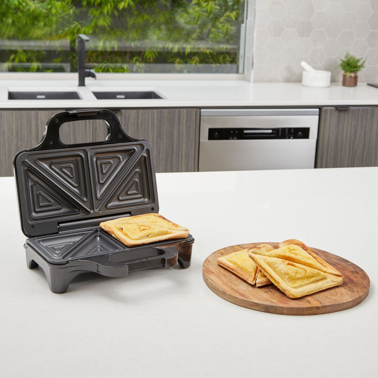 Westinghouse - 2 Slice Toasted Sandwich Maker - Black