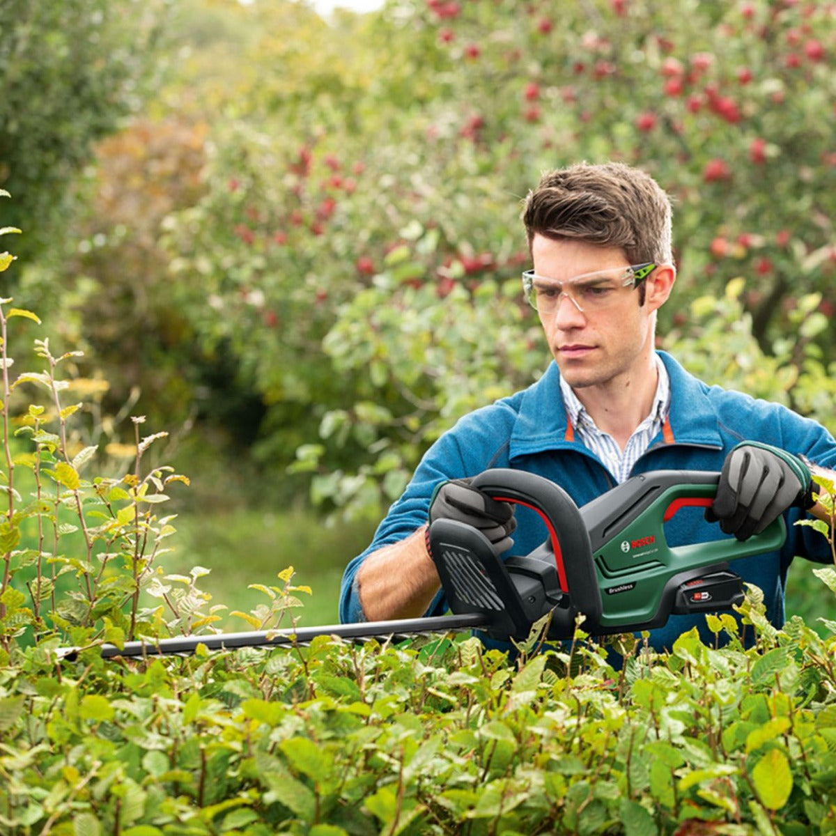 Bosch - Cordless 18V Brushless Hedge Trimmer Kit w 2.5ah Battery & Charger