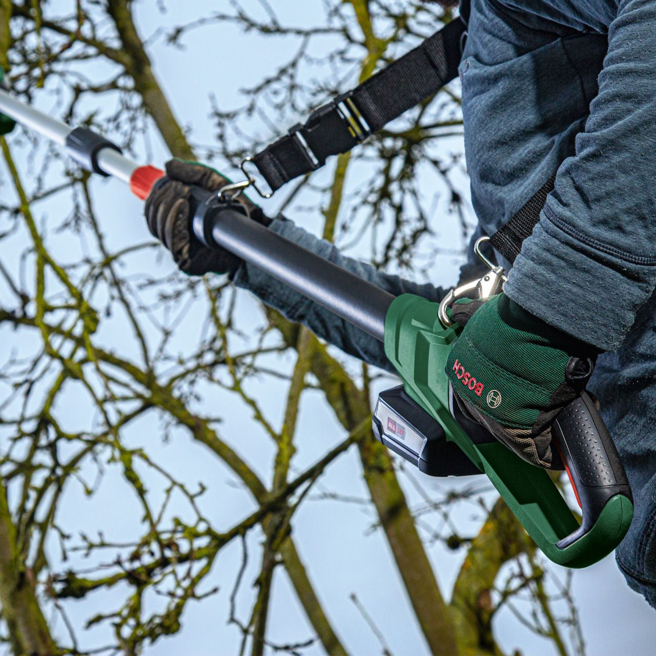 Bosch - Cordless Telescopic Chainsaw + Battery/Fast Charger