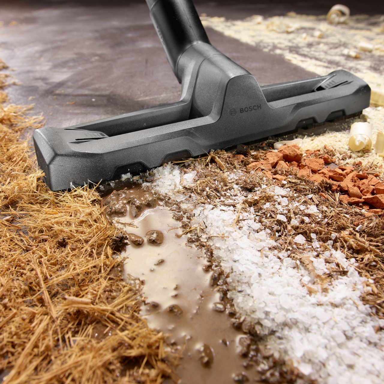 Bosch - 1000W 15L Wet and Dry 15 Vacuum Cleaner w Blowing Function