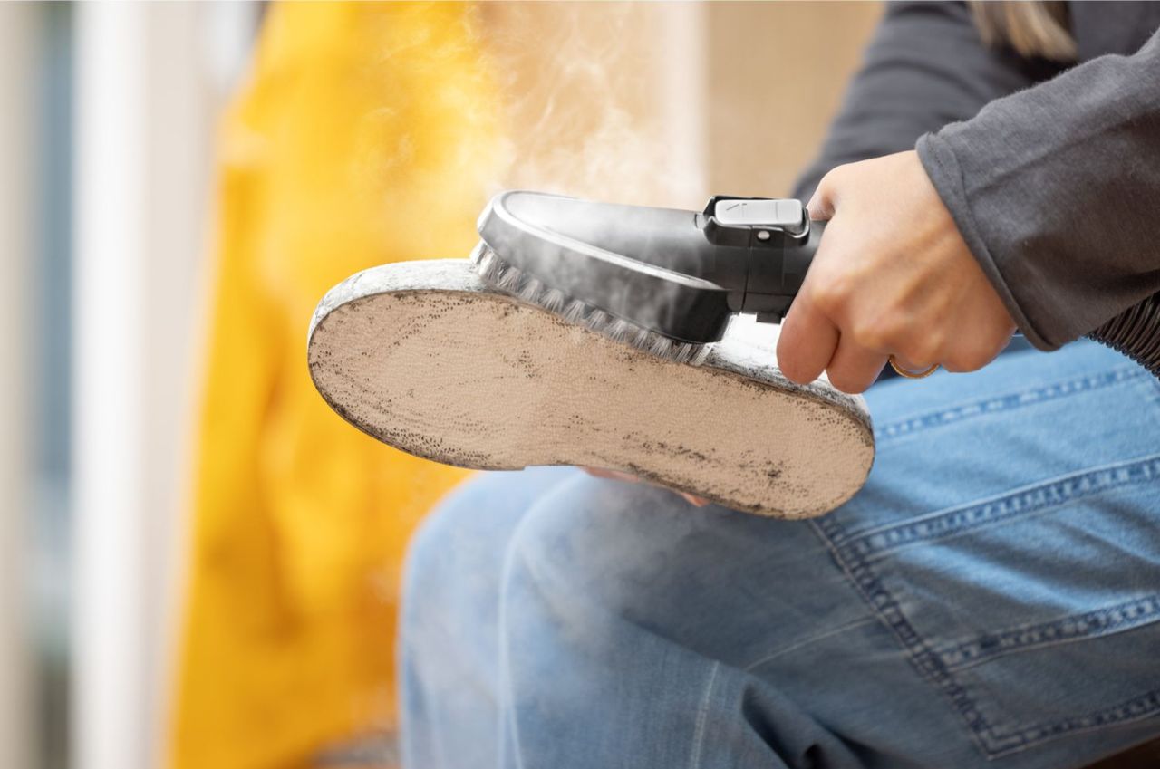 Bissell - SpotClean HydroSteam Professional Carpet Cleaner