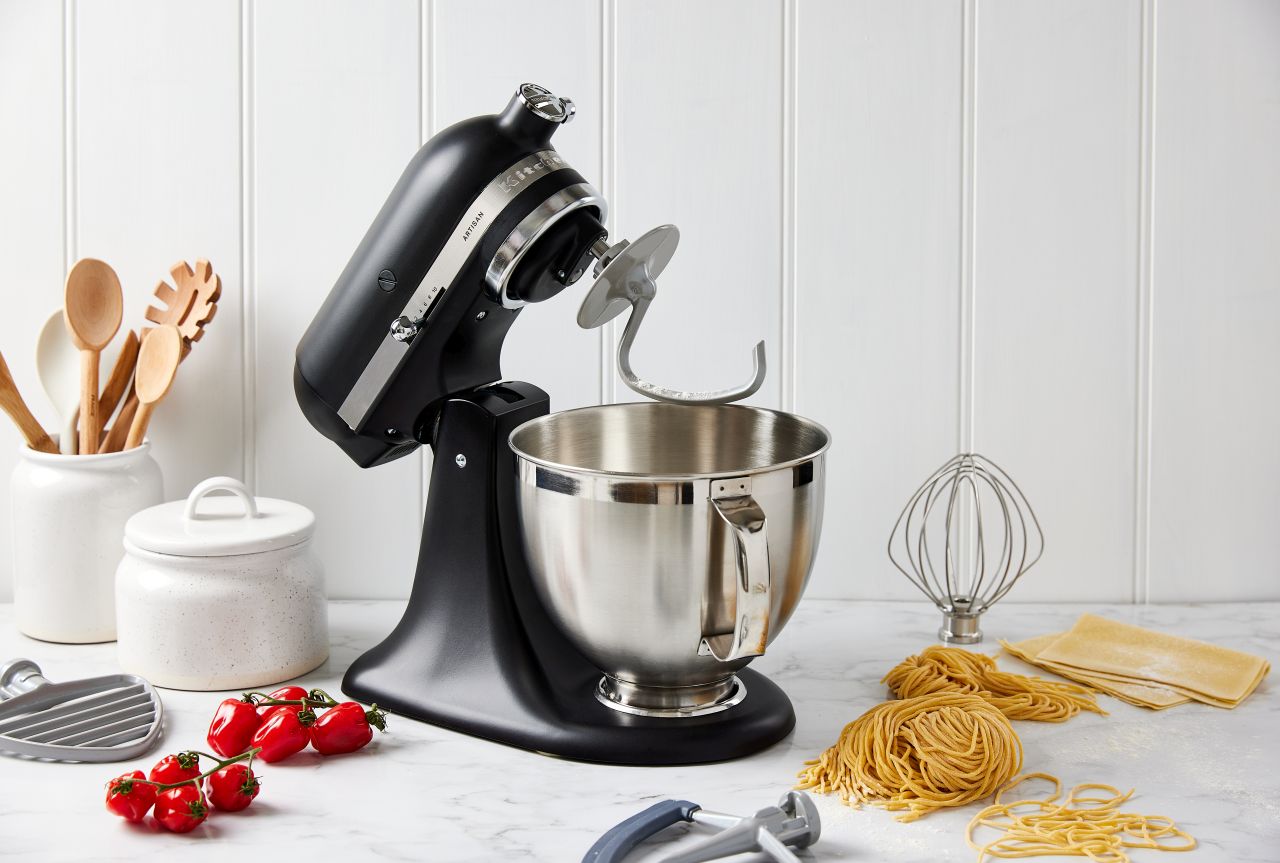 KitchenAid - Artisan KSM195 Tilt Head Mixer - Matte Black