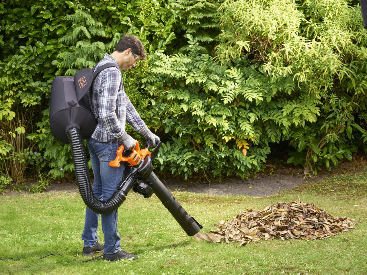 Black & Decker - Corded 2300W Blower Vac Plus 55L Backpack
