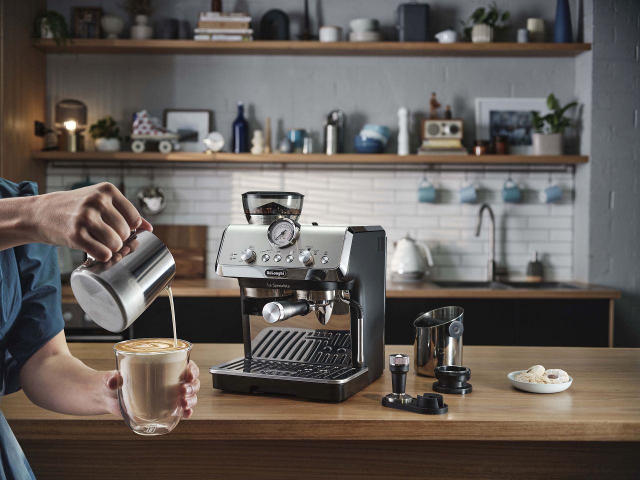 Delonghi - La Specialista Arte Manual Pump Coffee Machine