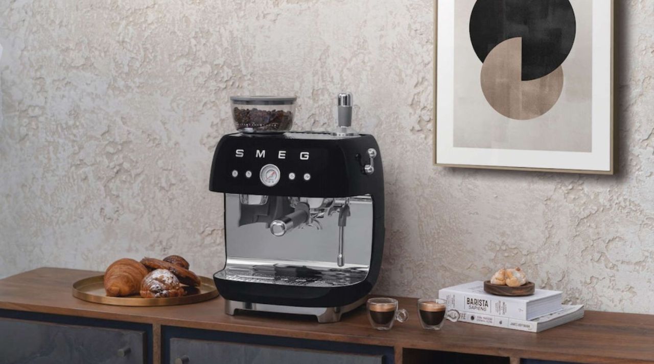 Smeg - Espresso Coffee Machine with Grinder - Black