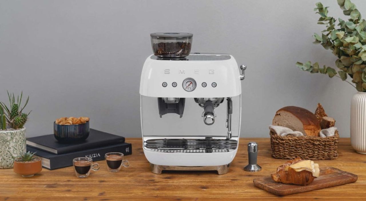 Smeg - Espresso Coffee Machine with Grinder - White