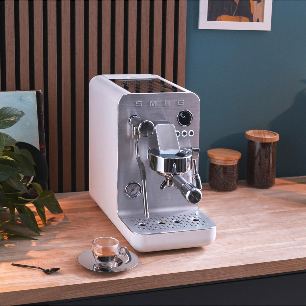 Smeg - Minipro Coffee Machine - Matte White