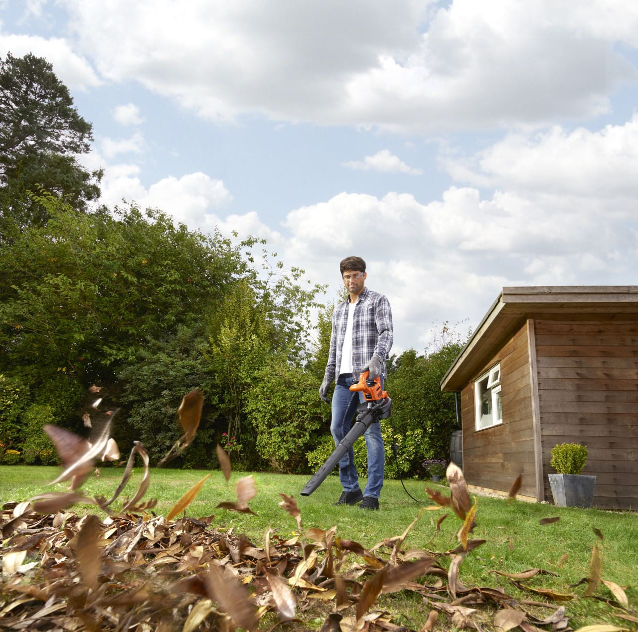 Black & Decker - Corded 2300W Blower Vac Plus 55L Backpack - Wholesales Supply