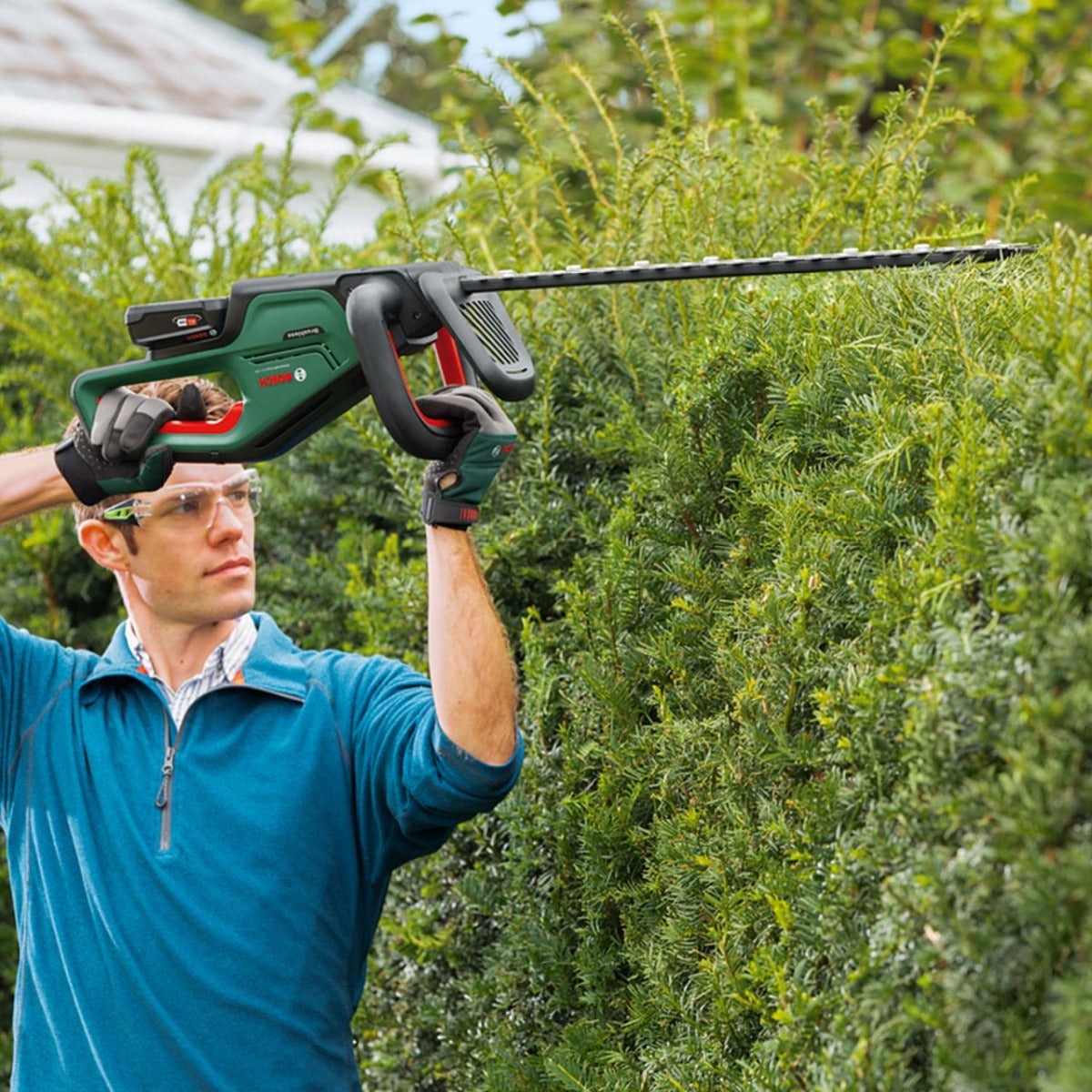 Bosch - Cordless 18V Brushless Hedge Trimmer Kit w 2.5ah Battery & Charger - Wholesales Supply