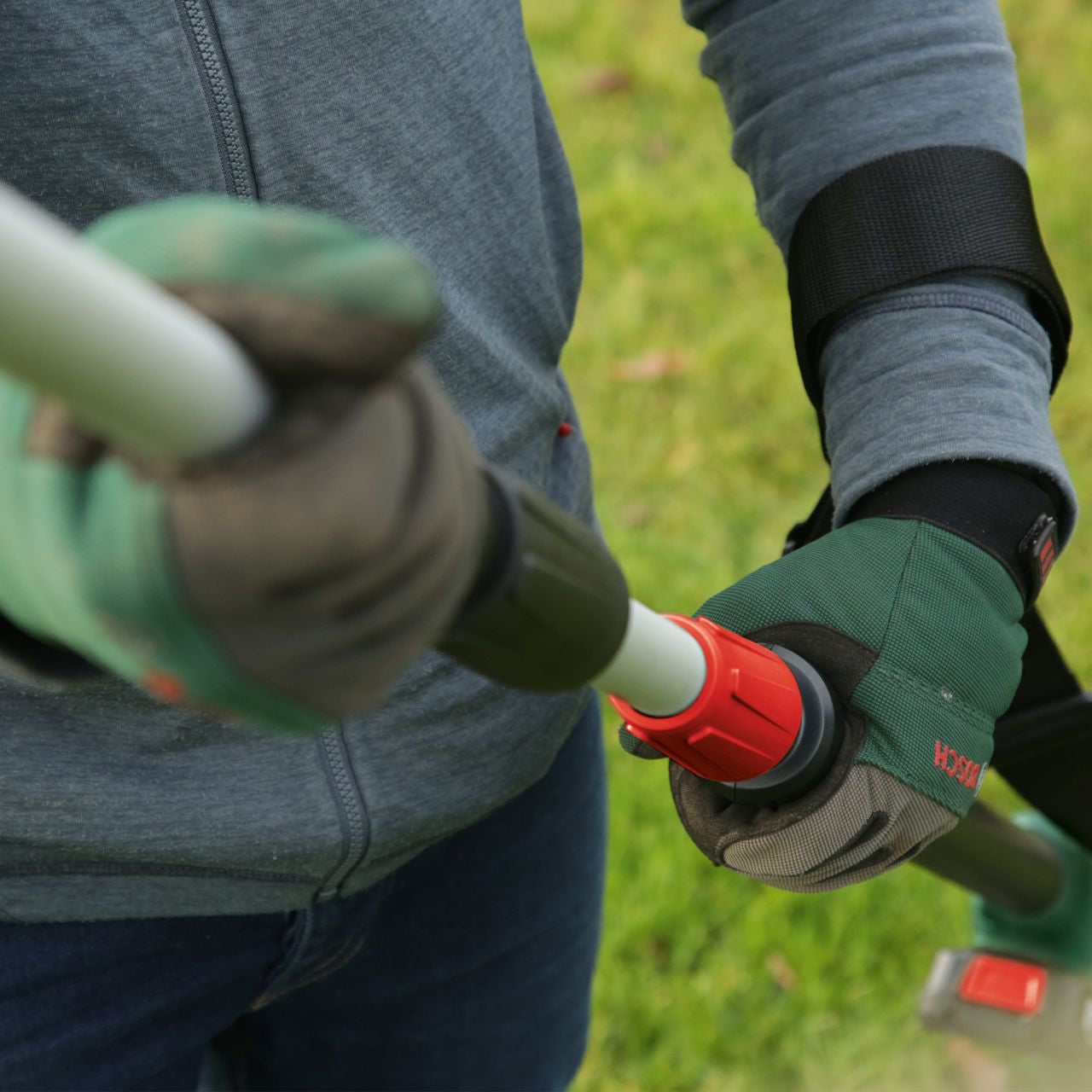 Bosch - Cordless Telescopic Chainsaw UniversalChainPole 18 (without battery) - Wholesales Supply