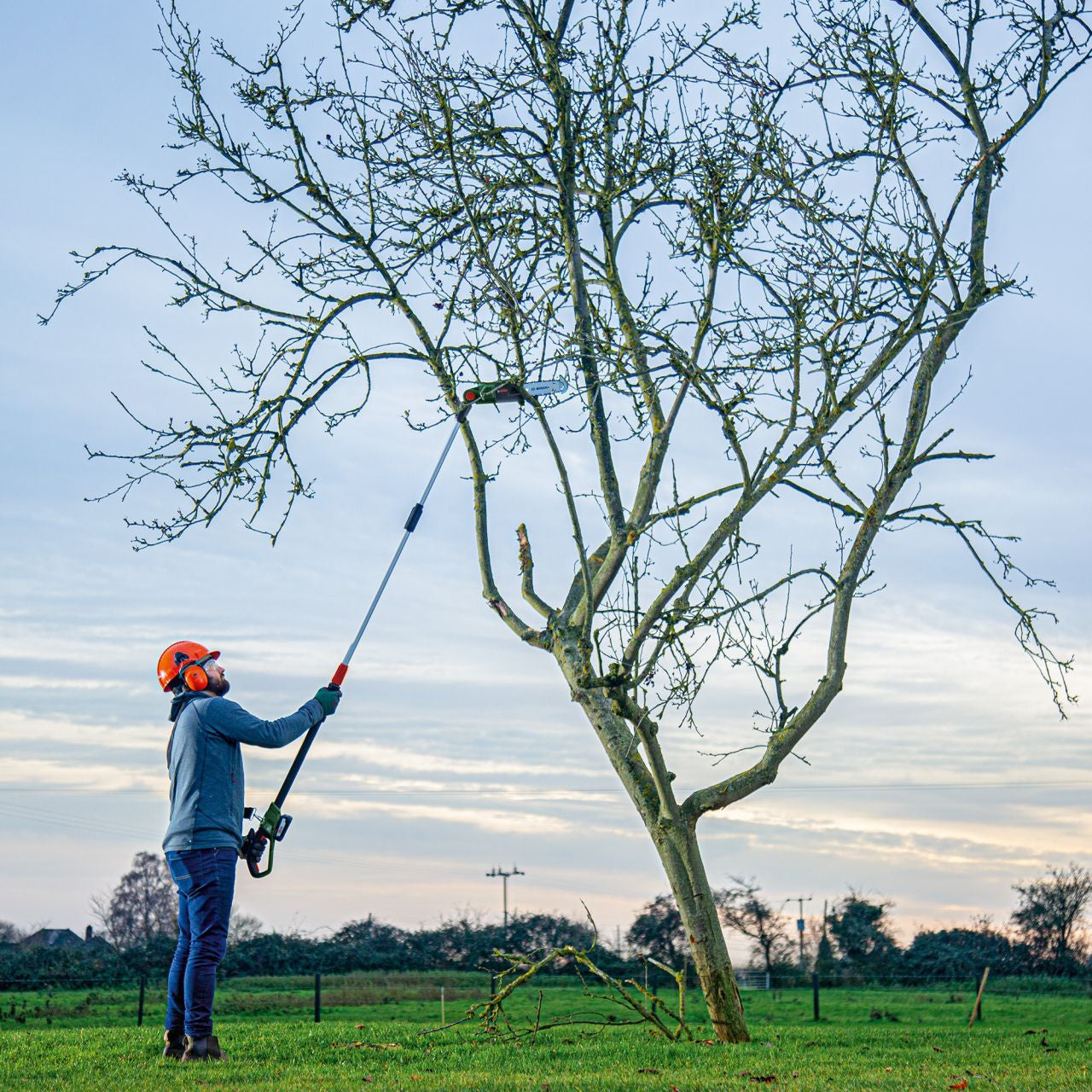 Bosch - Cordless Telescopic Chainsaw UniversalChainPole 18 (without battery) - Wholesales Supply