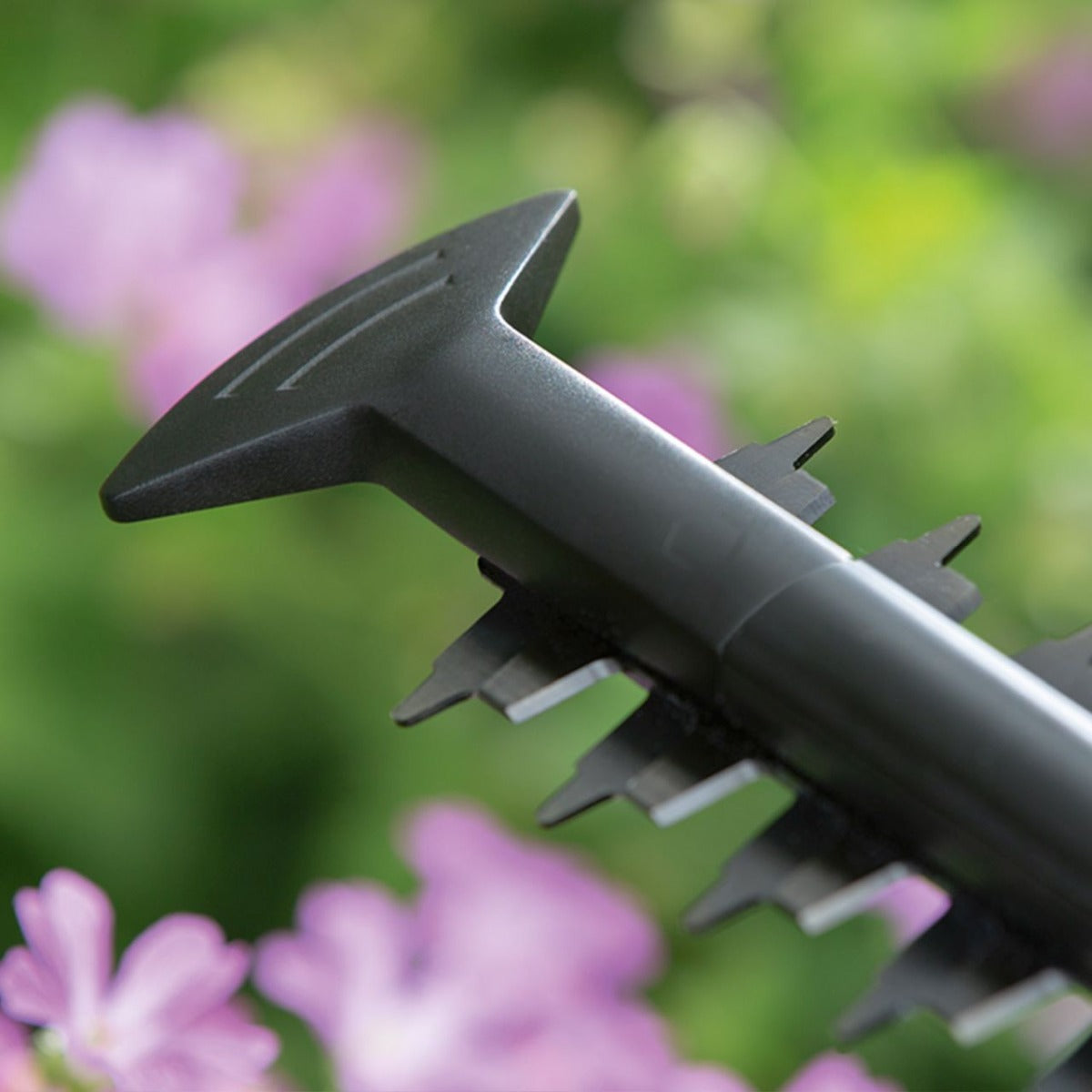 Bosch - Hedge Trimmer EasyHedgeCut55 (450 W, 550 mm Blade) - Wholesales Supply