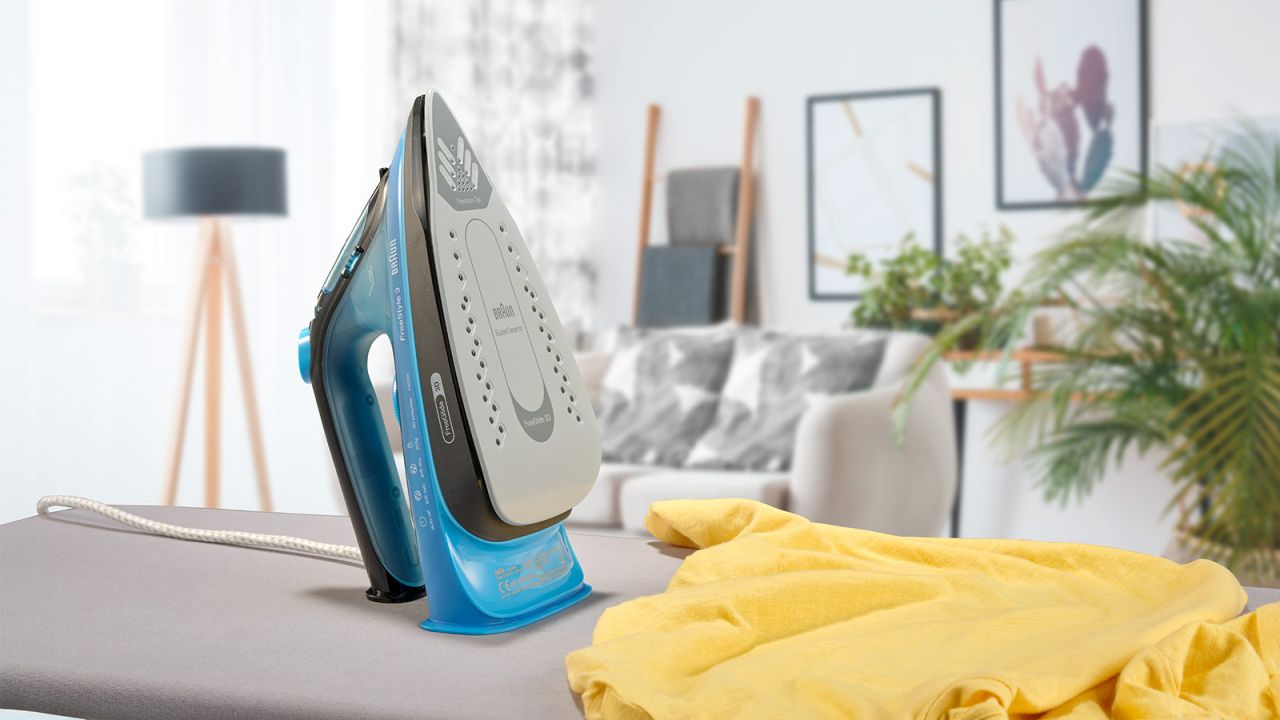 Braun - FreeStyle 3 Steam iron - Wholesales Supply