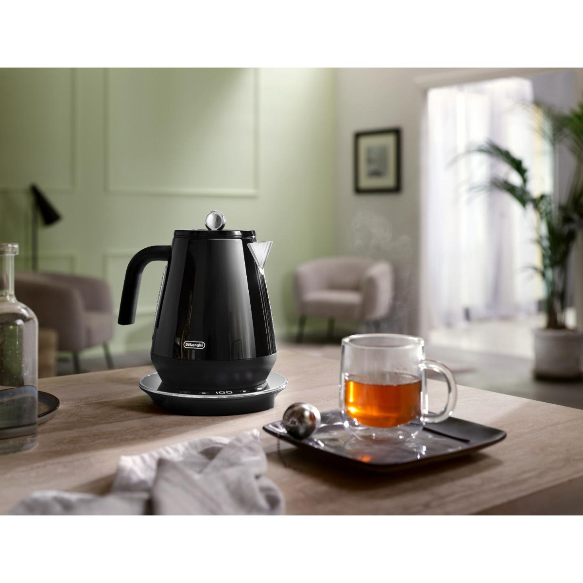 Delonghi - Eclettica 1.7L Kettle - Bold Black - Wholesales Supply