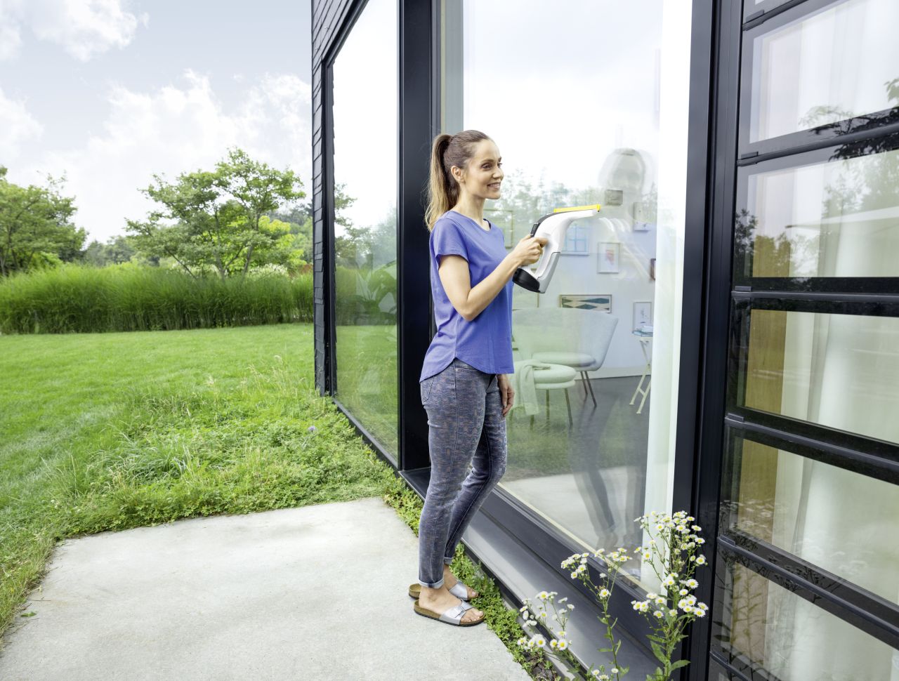 Karcher - WV 6 Plus Window Handheld Vacuum Cleaner - White - Wholesales Supply