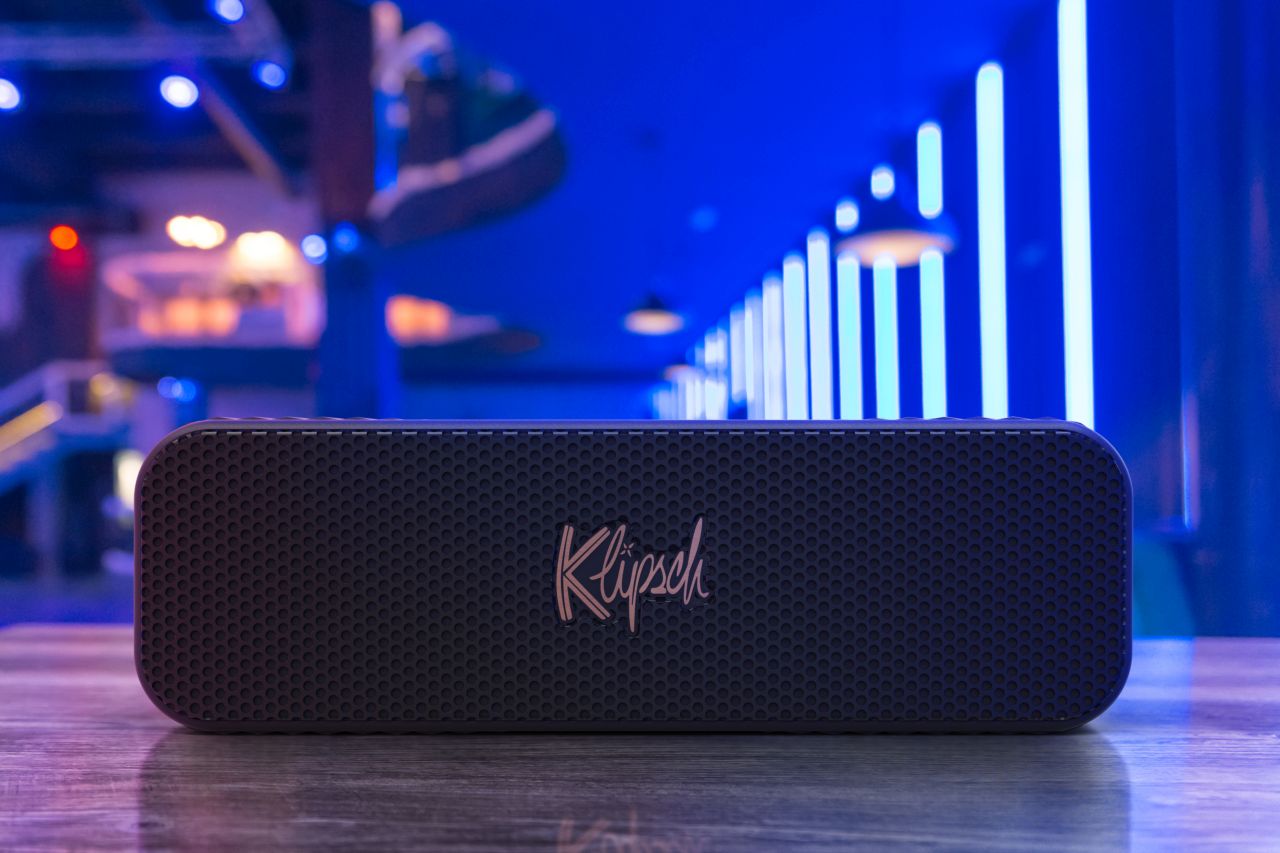 Klipsch - Detroit Portable Bluetooth Speaker 2 x 15 Watts RMS 20 Hr Battery - Black