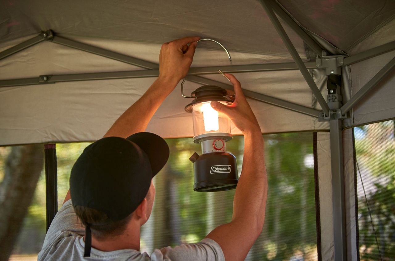 Coleman - Classic Rechargeable 800 Lumens LED Lantern