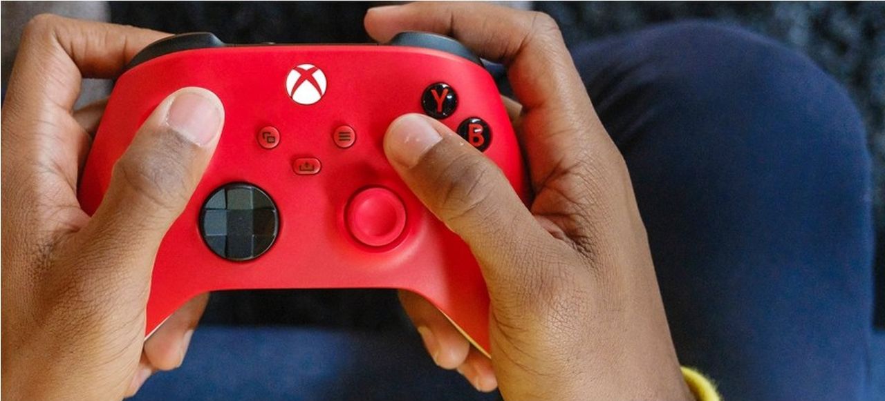 Xbox Wireless Controller - Pulse Red