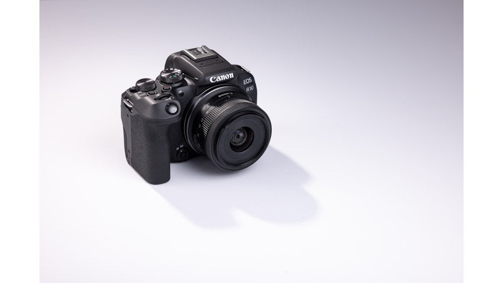 Canon EOS R10 Mirrorless Camera w/ 18-45mm Lens Kit