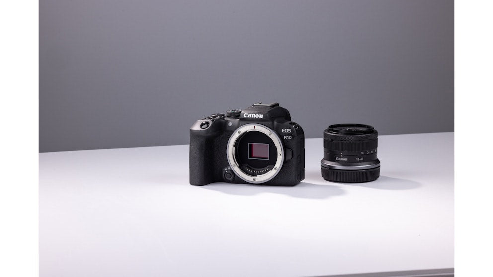 Canon EOS R10 Mirrorless Camera w/ 18-45mm Lens Kit
