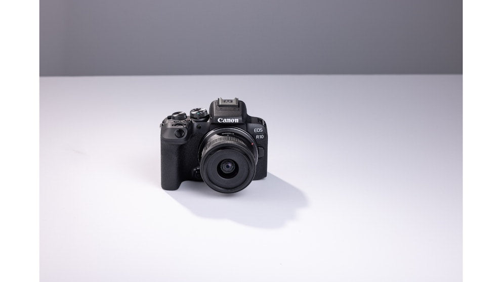 Canon EOS R10 Mirrorless Camera w/ 18-45mm Lens Kit
