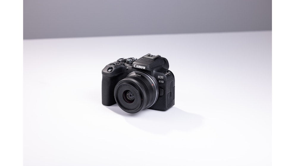 Canon EOS R10 Mirrorless Camera w/ 18-45mm Lens Kit