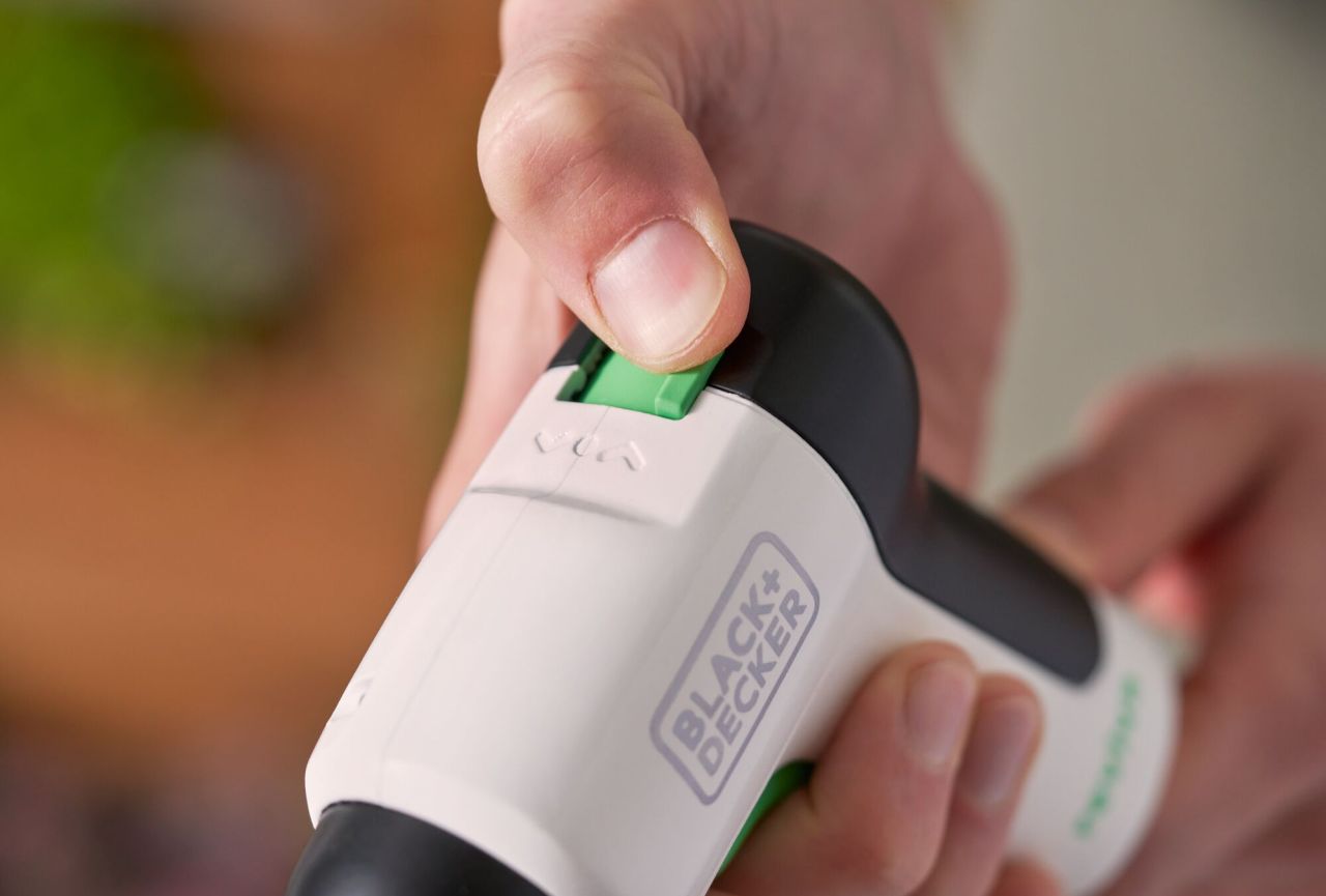 Black & Decker - 3.6V Lithium-Ion Reviva Screwdriver