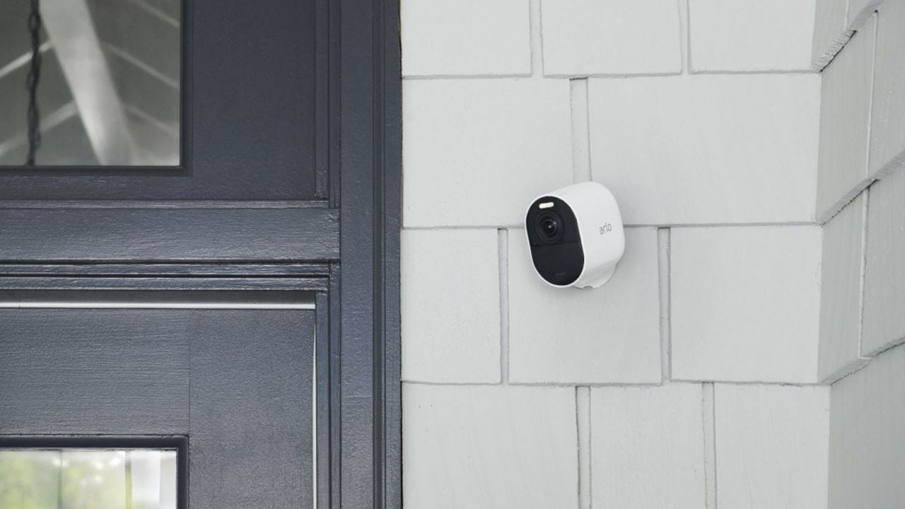 Arlo - Ultra 2 Spotlight Camera - 4K UHD & HDR - 2 camera system
