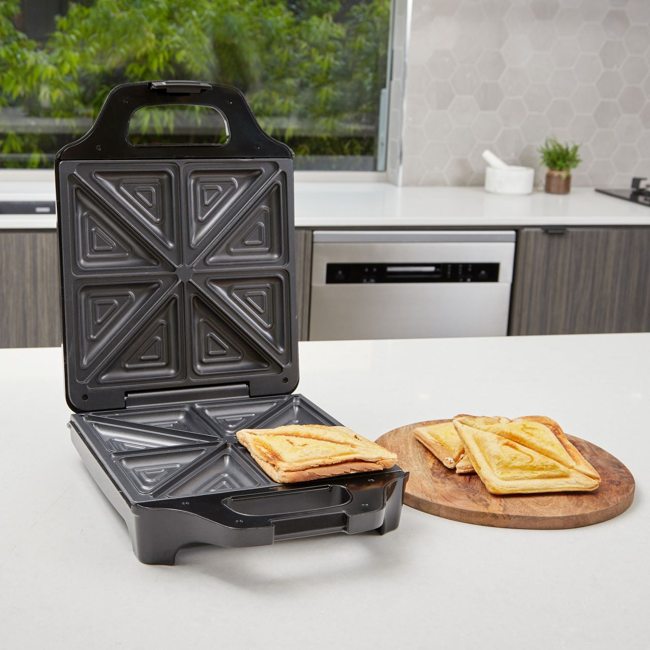 Westinghouse - 4 Slice Toasted Sandwich Maker - Black